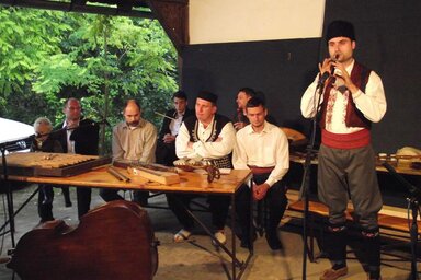 Magyar és szerb népzenészek közös fellépése a topolyai tájházban (Fotó: Herceg Elizabetta)
