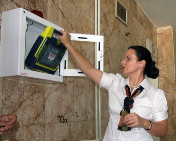 AED szívritmus-szabályozó az újvidéki vasútállomáson (Fotó: Dávid Csilla) AED szívritmus-szabályozó az újvidéki vasútállomáson (Fotó: Dávid Csilla)