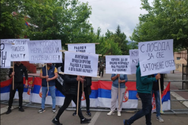 A letartóztatott szerbek szabadon engedését követelték Zvečanban (Tanjug/SRT)