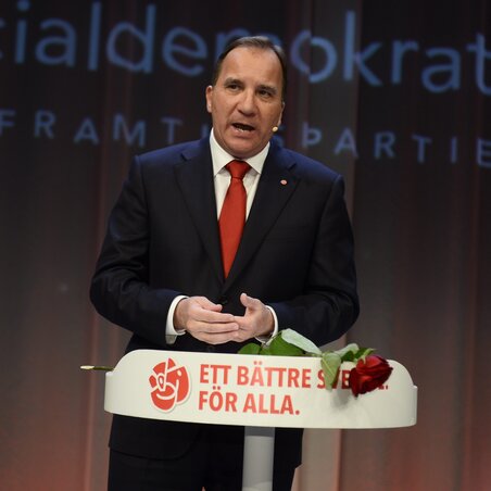 A leendő miniszterelnök, Stefan Löfven a szociáldemokraták vezetője, a választási sikert követően nyilatkozik Stockholmban (Fotó: Beta/AP)