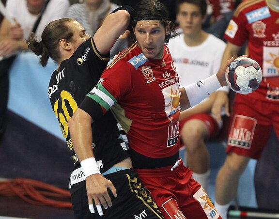 Nagy Lászó, a Veszprém játékosa és Kim Ekdahl Du Rietz (MTI) Nagy Lászó, a Veszprém játékosa és Kim Ekdahl Du Rietz (MTI)