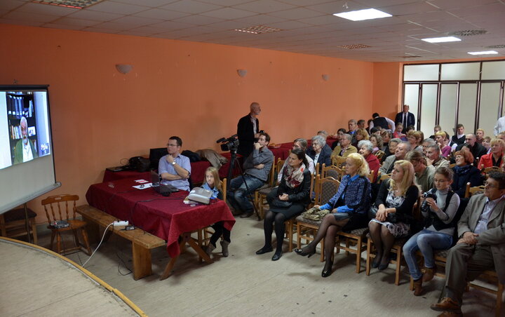 A közönség internetes kapcsolatban kommunikált Böndör Pállal, aki a díjátadás napján az Egyesült Államokban tartózkodott (Fotó: Dávid Csilla)