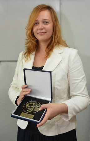 Csík Mónika a Sinkó-díjjal (Fotók: Ótos András)
