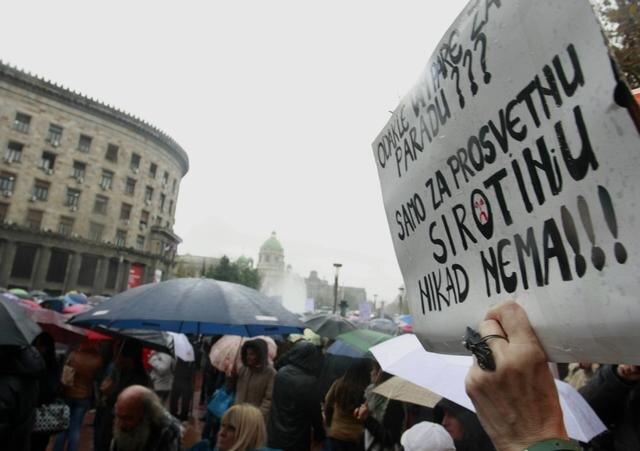 A fővárosba az ország minden területéről érkeztek tanügyi dolgozók (Fotó: Beta) A fővárosba az ország minden területéről érkeztek tanügyi dolgozók (Fotó: Beta)