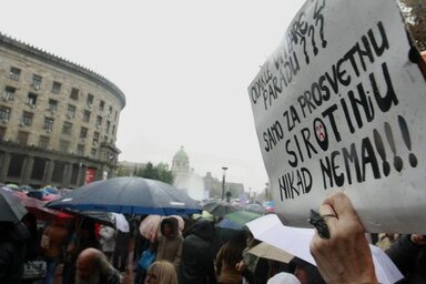 A fővárosba az ország minden területéről érkeztek tanügyi dolgozók (Fotó: Beta)