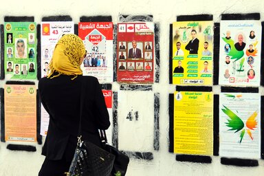 Jelöltből és választási plakátból nincs hiány. A felvétel szerdán a fővárosban, Tunisban készült (Fotó: Beta/AP)