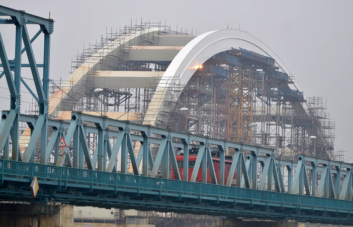 Talán ezúttal komolyan gondolják, és valóban folytatják a híd építését (Fotó: Ótos András)