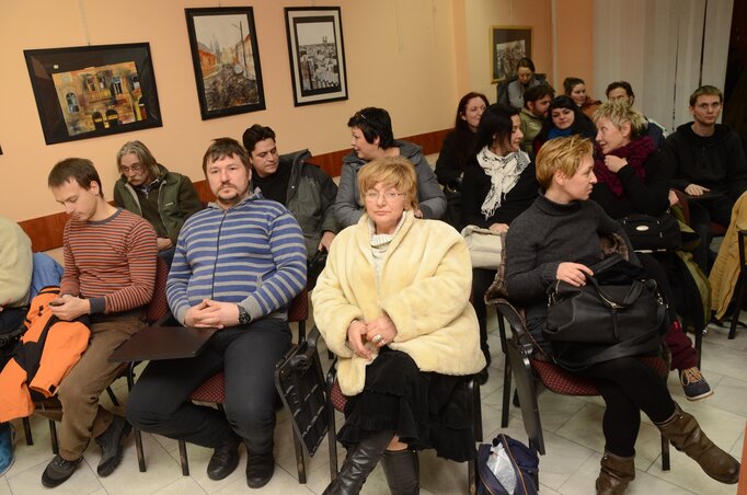 A társulat tagjai az MNT elnökének hétfői sajtótájékoztatóján