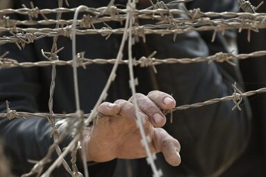 A harminc kilométer hosszú szögesdrót kerítés a török határon már megépült (Fotó: Beta/AP)
