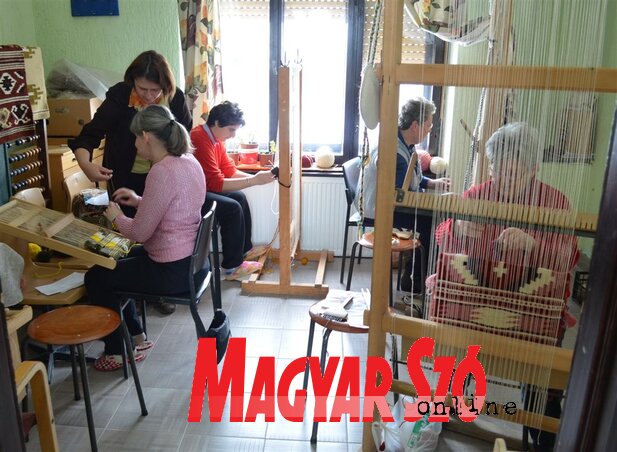 Folyik a munka Ágoston Andrea útmutatása alapján Folyik a munka Ágoston Andrea útmutatása alapján
