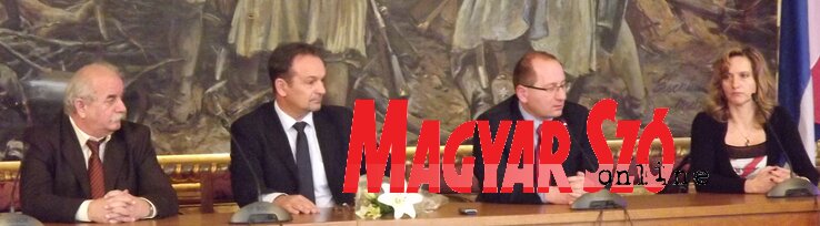 A tanácskozás magyarországi és belgrádi előadói háziasszonyukkal, dr. Úri Emesével (Fotó: Fekete J. József)