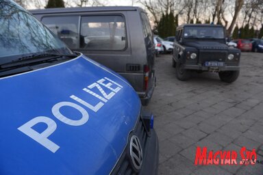 A németországi rendőrség és a szerbiai belügyminisztérium megállapodása értelmében csütörtökön megérkeztek a német határőrök és a hőkamerával felszerelt járőrkocsijaik Szabadkára, majd pénteken szolgálatba is álltak