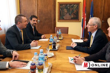 Michael Kirby a Bojan Pajtićtyal folytatott megbeszélésen (Fotó: Ótos András)