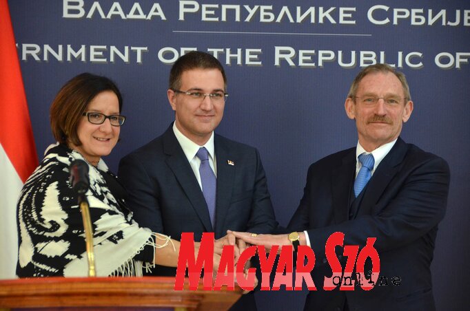 Johanna Mikl-Leither, Nebojša Stefanović és Pintér Sándor (Fotó: Ótos András) Johanna Mikl-Leither, Nebojša Stefanović és Pintér Sándor (Fotó: Ótos András)