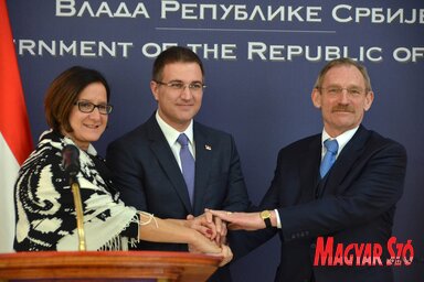 Johanna Mikl-Leither osztrák, Nebojša Stefanović szerb és Pintér Sándor magyar belügyminiszter