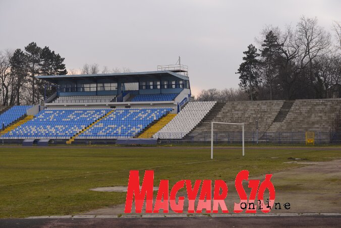 Az ősszel építették be az öntözőrendszert a Városi Stadion központi pályájába (Fotó: Molnár Edvárd) Az ősszel építették be az öntözőrendszert a Városi Stadion központi pályájába (Fotó: Molnár Edvárd)