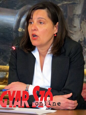 Irina Burka Parčetić: A polgárok immár otthoni számítógépükön intézhetik ügyeiket az önkormányzat hivatalaiban (Fotó: Fekete J. József)