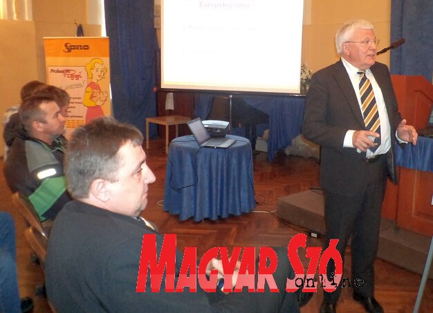 Dr. Klaus Klunker szerint egyáltalán nem kilátástalan a sertéstenyésztés Szerbiában Dr. Klaus Klunker szerint egyáltalán nem kilátástalan a sertéstenyésztés Szerbiában