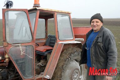 A csókai Joó Lajos holdanként hetven kiló fejtrágyát szór
