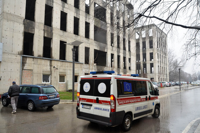 A munkálatok befejezésére (hiába?) váró betonszárnyak (Fotó: Ótos András) A munkálatok befejezésére (hiába?) váró betonszárnyak (Fotó: Ótos András)
