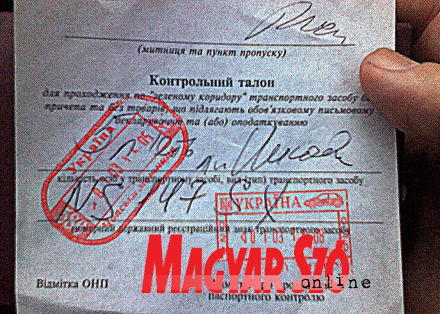 A belépő, immáron hitelesített úti okmány (Fotók: Ótos András) A belépő, immáron hitelesített úti okmány (Fotók: Ótos András)