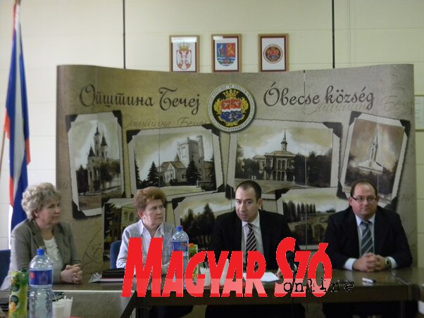Kinka Erzsébet alpolgármester, Szilágyi Edit kkt-alelnök, valamint Vuk Radojević és Bedő Tamás polgármesterek (Fotó: Fehér Rózsa)