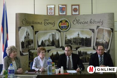 Kinka Erzsébet alpolgármester, Szilágyi Edit kkt-alelnök, valamint Vuk Radojević és Bedő Tamás polgármesterek (Fotó: Fehér Rózsa)