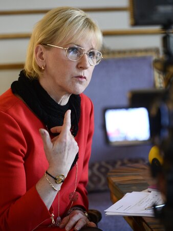 Margot Wallström külügyminiszter szerdai stockholmi sajtónyilatkozata közben (Fotó: Beta/AP) Margot Wallström külügyminiszter szerdai stockholmi sajtónyilatkozata közben (Fotó: Beta/AP)