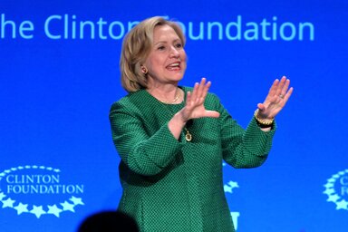 A jobboldal mindent megtesz, hogy meghiúsítsa esetleges elnökválasztási sikerét. Hillary Rodham Clinton a Miami Egyetem szervezte értekezleten, a floridai Coral Gables-ben tartott múlt heti előadása során (Fotó: Beta/AP)