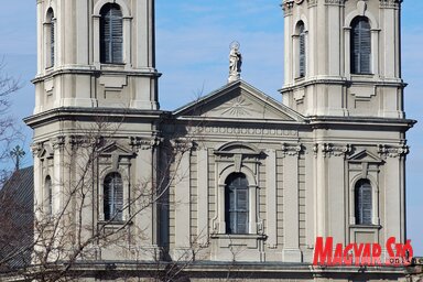 A Szent Teréz-székesegyház homlokzata