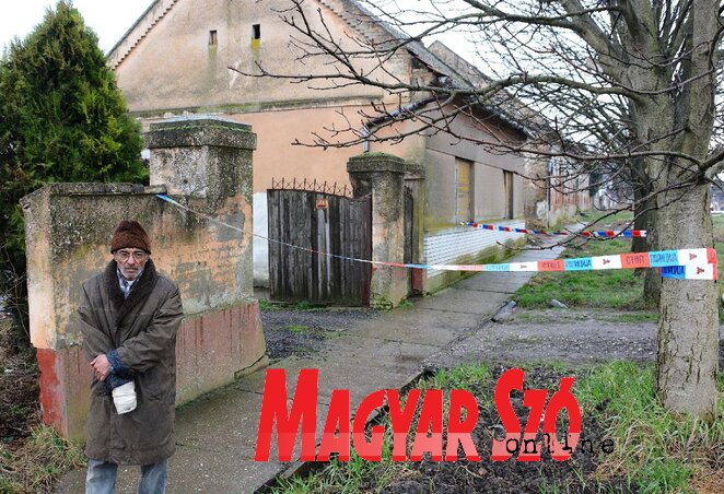 A fiát gyászoló édesapa A fiát gyászoló édesapa