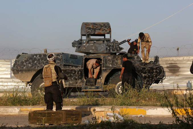 Síita milíciák Tikrít közelében (Fotó:  Beta/AP)