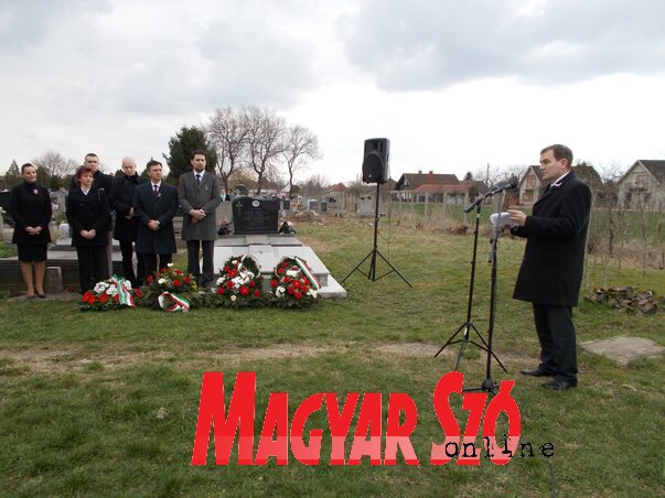 A megemlékezésen Varga-Haszonits Zoltán, a belgrádi magyar nagykövetség első tanácsadója olvasta fel Orbán Viktor, Magyarország miniszterelnöke levelét (Fotó: Máriás Endre) A megemlékezésen Varga-Haszonits Zoltán, a belgrádi magyar nagykövetség első tanácsadója olvasta fel Orbán Viktor, Magyarország miniszterelnöke levelét (Fotó: Máriás Endre)