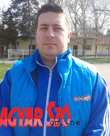 Kabók Edekon, az adai AFK Labdarúgóklub elnöke: Ha az utánpótlás-nevelésre megfelelő figyelmet fordítunk, akkor nem történik meg az a csúfság, hogy az adai labdarúgás felnőttcsapat nélkül marad Kabók Edekon, az adai AFK Labdarúgóklub elnöke: Ha az utánpótlás-nevelésre megfelelő figyelmet fordítunk, akkor nem történik meg az a csúfság, hogy az adai labdarúgás felnőttcsapat nélkül marad