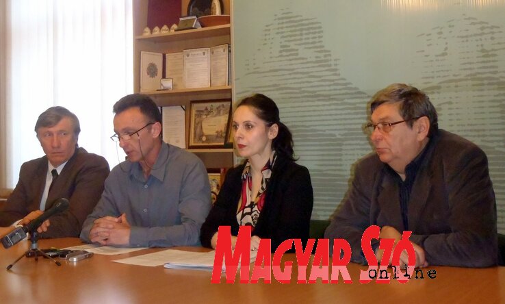 Dr. Vasas Mihály, dr. Surján Gusztáv, dr. Tatjana Karać és Borbély Ferenc alpolgármester a sajtótájékoztatón