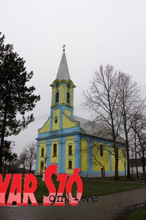 A katolikus templom (Fotó: Diósi Árpád) A katolikus templom (Fotó: Diósi Árpád)