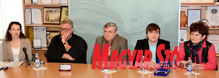 Kormányos Katona Gyöngyi, Sinkovits Péter, Ceglédi Rudolf, Csipak Levente és Katona Edit a fogadáson Kormányos Katona Gyöngyi, Sinkovits Péter, Ceglédi Rudolf, Csipak Levente és Katona Edit a fogadáson