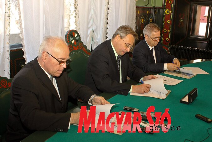 Hajnal Jenő, Maglai Jenő és Szabados Róbert (Fotó: Diósi Árpád) Hajnal Jenő, Maglai Jenő és Szabados Róbert (Fotó: Diósi Árpád)