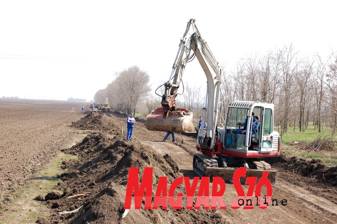 Az épülő út lecsökkenti majd a teherforgalmat a városban (Fotó: Paraczky László)
