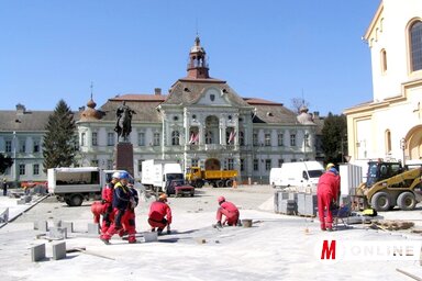 Új köntöst kap a város főtere (Fotó: Kecskés István)