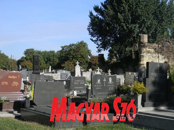 A temetőkben nincs közvilágítás (Fotó: Fehér Rózsa)