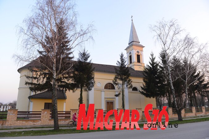 A vajszkai Szent György római katolikus templom (Fotó: Molnár Edvárd) A vajszkai Szent György római katolikus templom (Fotó: Molnár Edvárd)