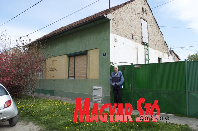 Oláh András 2007-ben szerződést kötött B. B. ingatlanbefektetővel, hogy a háza helyébe lakást kap cserébe, de nem volt kellőképpen figyelmes, és becsapták. Az évekig tartó pereskedés után a házat végre újra a saját nevére írathatta, de az ingatlant 200 000 eurós jelzáloghitel terheli, így András könnyen az utcára kerülhet. Oláh András 2007-ben szerződést kötött B. B. ingatlanbefektetővel, hogy a háza helyébe lakást kap cserébe, de nem volt kellőképpen figyelmes, és becsapták. Az évekig tartó pereskedés után a házat végre újra a saját nevére írathatta, de az ingatlant 200 000 eurós jelzáloghitel terheli, így András könnyen az utcára kerülhet.