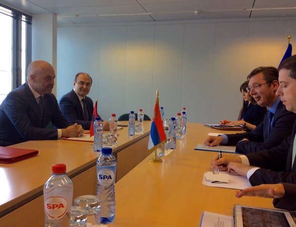 Aleksandar Vučić miniszterelnök Edi Rama albán kormányfővel külön beszélgetett (Fotó: Beta/A szerb kormány sajtóirodája)