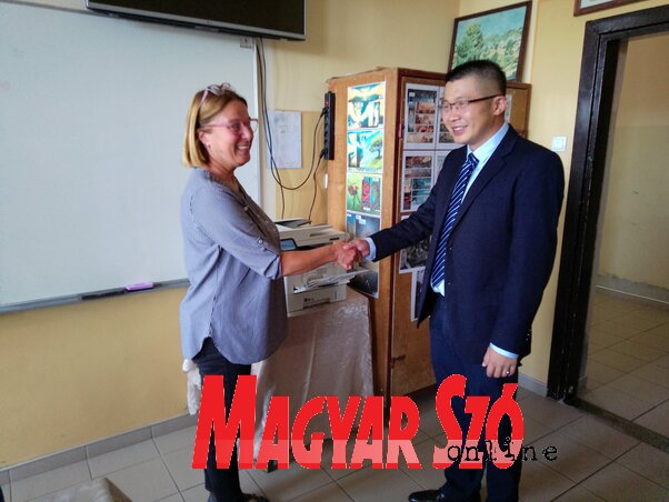 Magyarkanizsán Sterbik Ildikó és Ivan Zhao (Fotó: Jenei Klementina) Magyarkanizsán Sterbik Ildikó és Ivan Zhao (Fotó: Jenei Klementina)