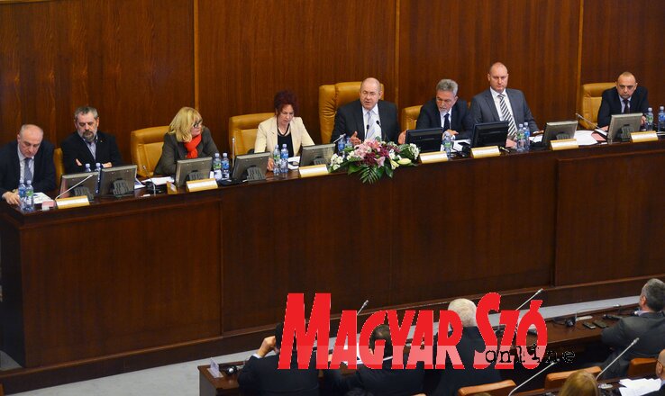 Az ombudsman 2014-re vonatkozó jelentését is napirendre tűzik (Fotó: Ótos András)