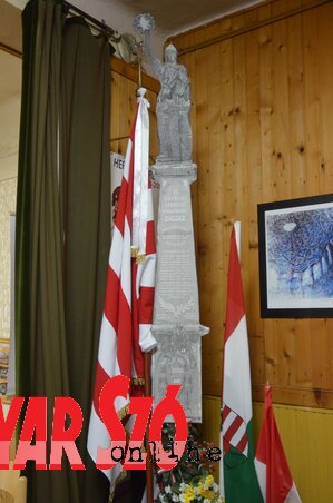 Az egyesületben őrzik az 1848/49-es verseci szabadságharcosok emlékét megörökítő szobor mását, az eredetit rég eltávolították a helyéről Az egyesületben őrzik az 1848/49-es verseci szabadságharcosok emlékét megörökítő szobor mását, az eredetit rég eltávolították a helyéről