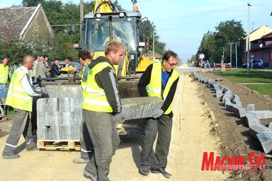 Tavaly Padén és Szanádon 32 millió dinárt fordítottak útfelújításra, felvételünk a padéi Žarko Zrenjanin utcai munkálatok alkalmával készült