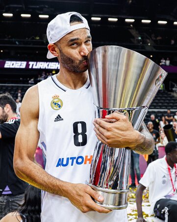 Hanga Ádám néhány hete megnyerte az Euroligát a Real Madriddal (Fotó: Facebook/Octagon Basketball Europe) Hanga Ádám néhány hete megnyerte az Euroligát a Real Madriddal (Fotó: Facebook/Octagon Basketball Europe)