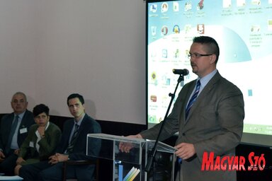Juhász Bálint a vállalkozók tartományi támogatásait ismertette (fotó: Molnár Áron)